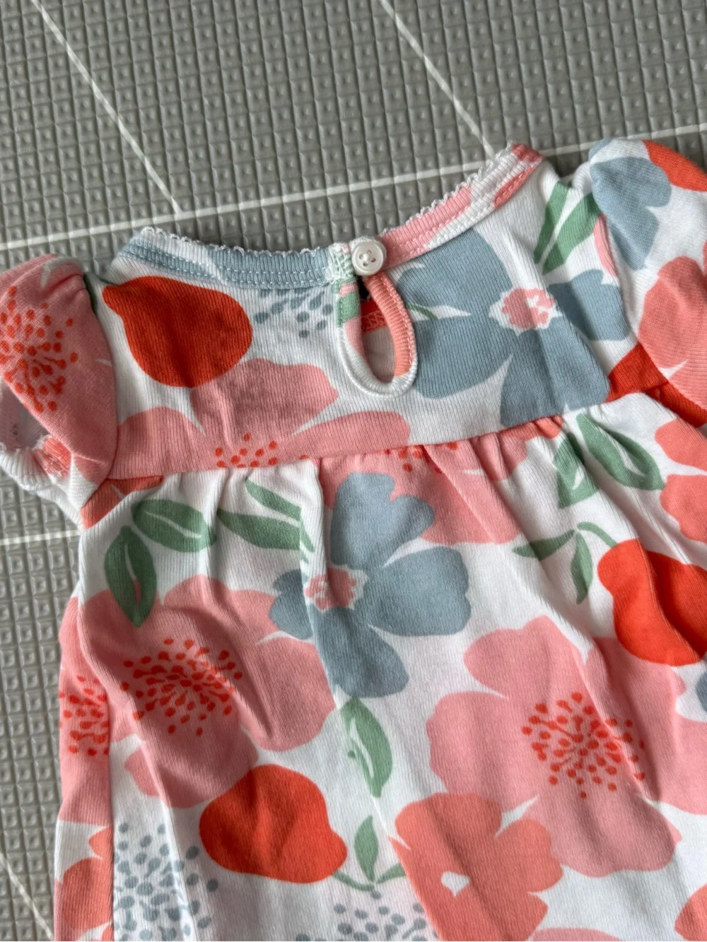 Carters|Baby girl Cute Floral Ruffle Bodysuit onesie dress in Coral & White•••NB